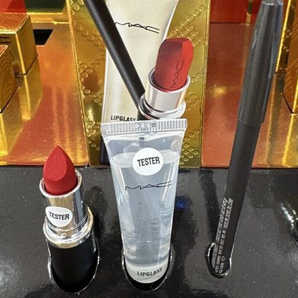 Lip Color Trio (Makeup)