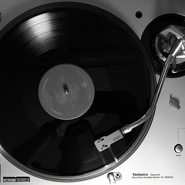 Belt-Drive Turntable